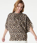 Blouse esprit bureau imprimé léopard à col montant, manches chauve-souris et lien au dos