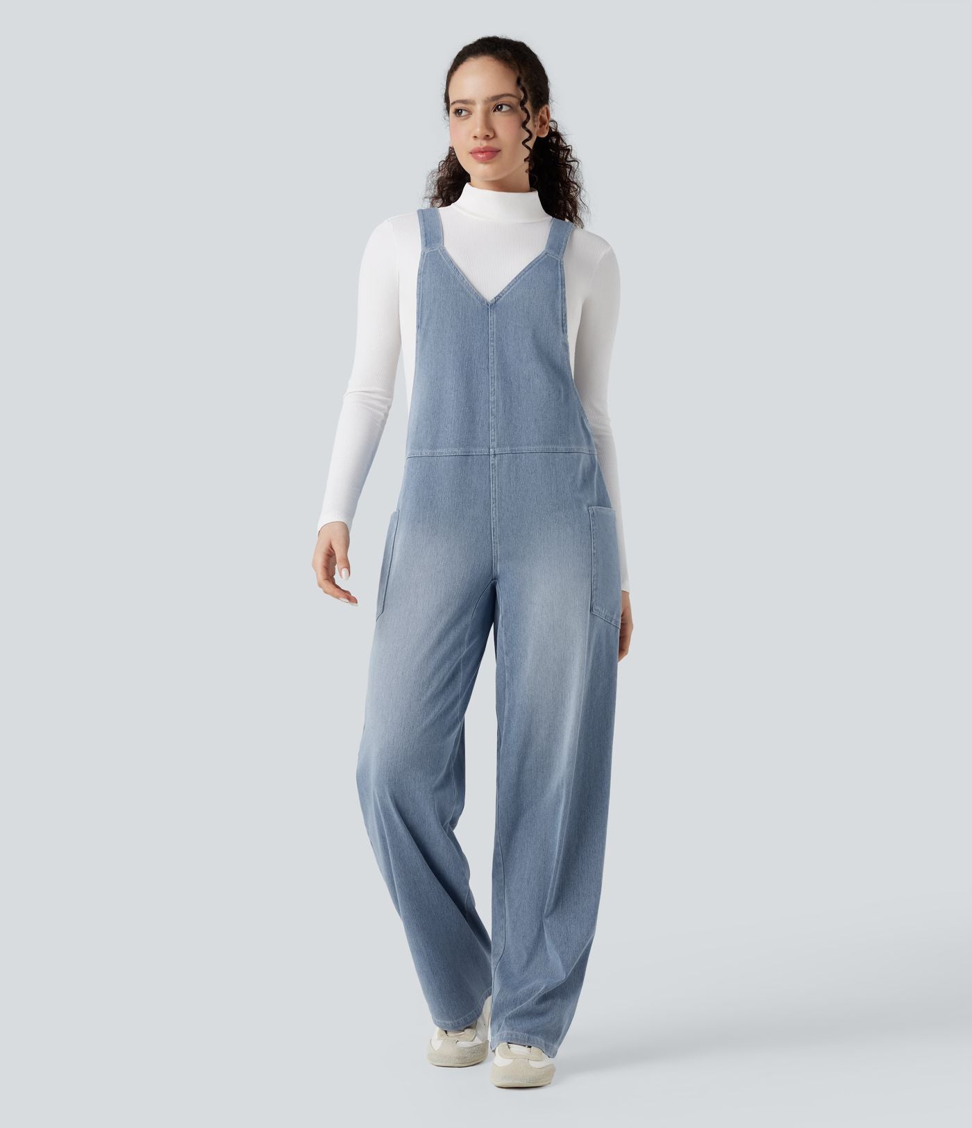 Salopette décontractée Halara Flex™ en denim extensible délavé, col V et poches latérales