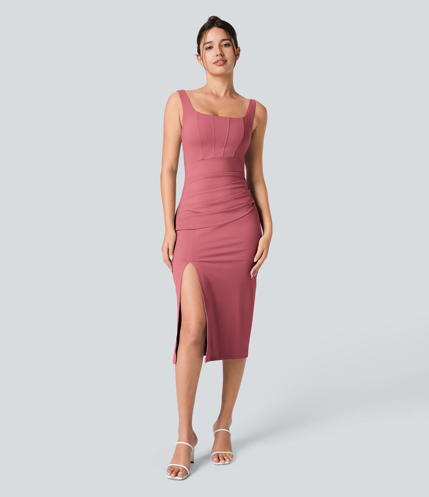 Robe corset midi moulante ruchée à encolure carrée, dos nu, brassière intégrée