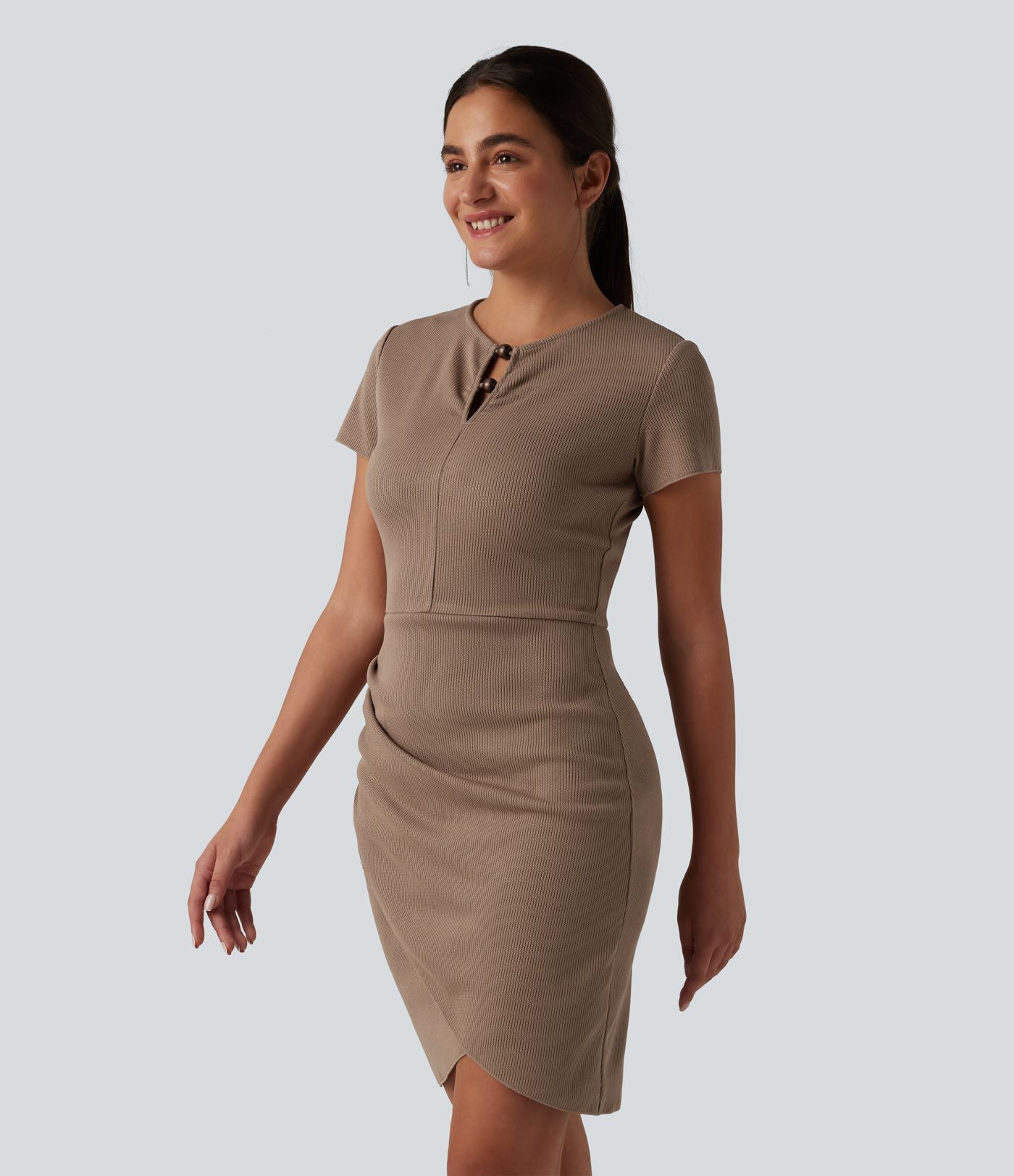 Robe casual mini moulante manches courtes ourlet tulipe