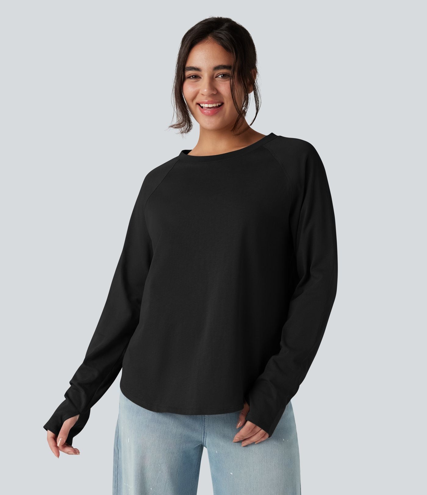 T-shirt décontracté en coton à col rond, manches longues raglan avec passants pouces et ourlet arrondi, coupe ample