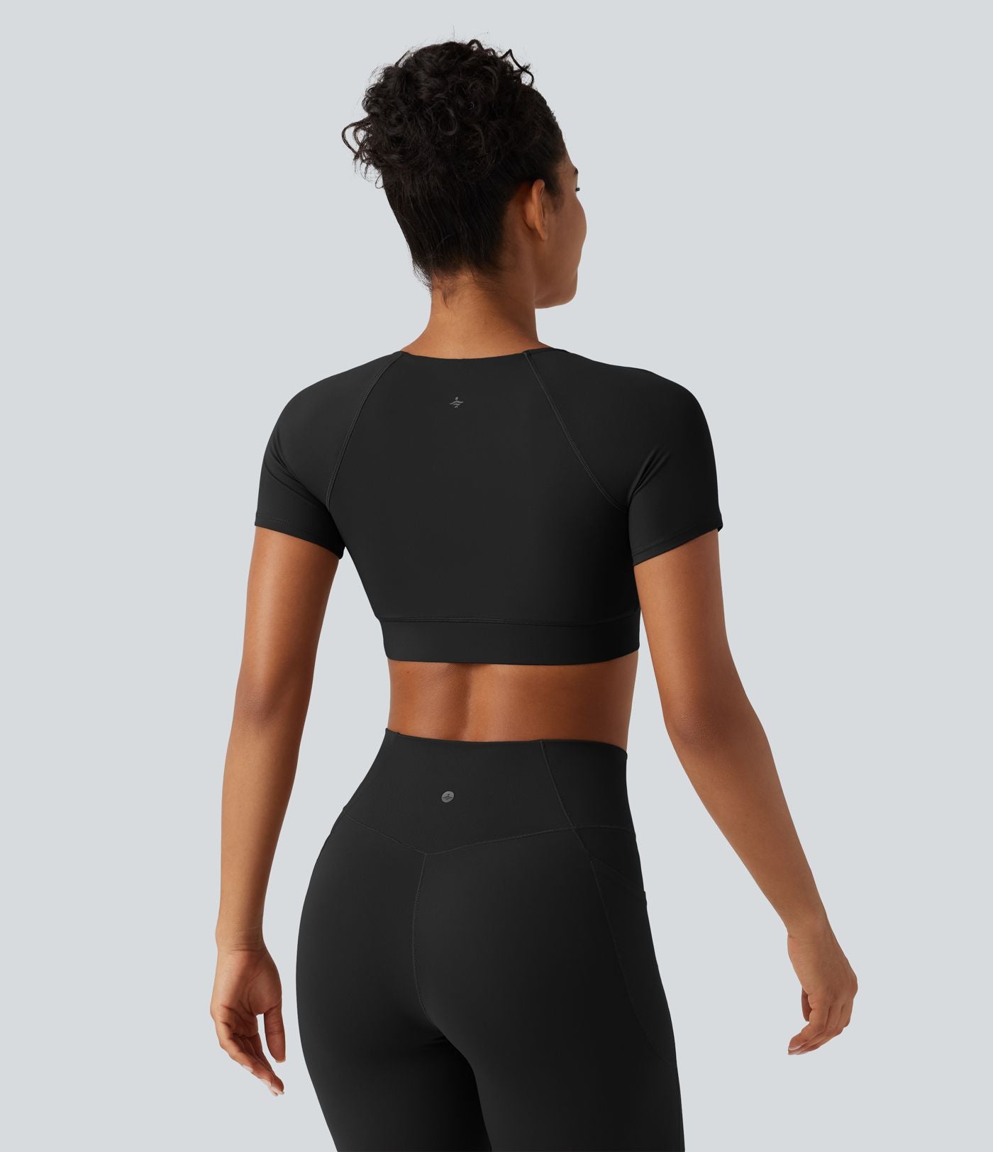 Crop top col V manches courtes Halara UltraSculpt™, base croisée et coussinets amovibles