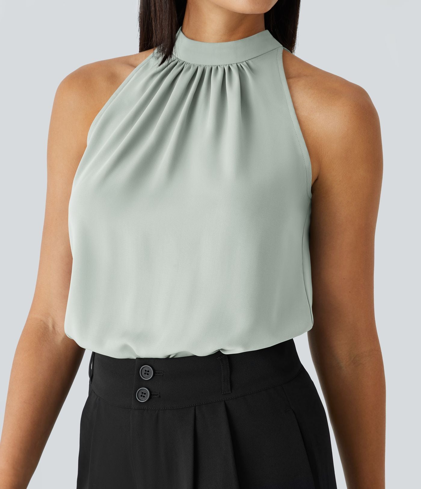 Blouse Travail Sans Manches Ourlet Courbé Col Haut Découpe au Dos Plis