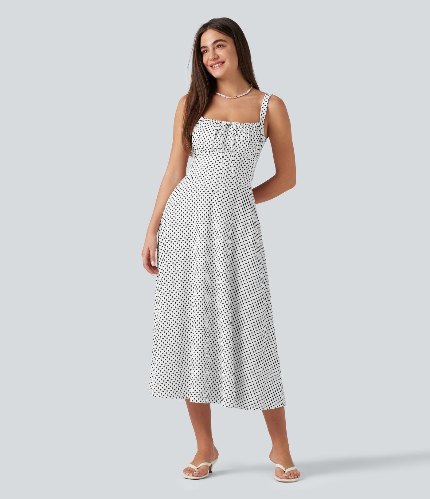 Robe midi fluide à pois à bretelles croisées dos nu col carré sans manches froncée avec soutien-gorge intégré