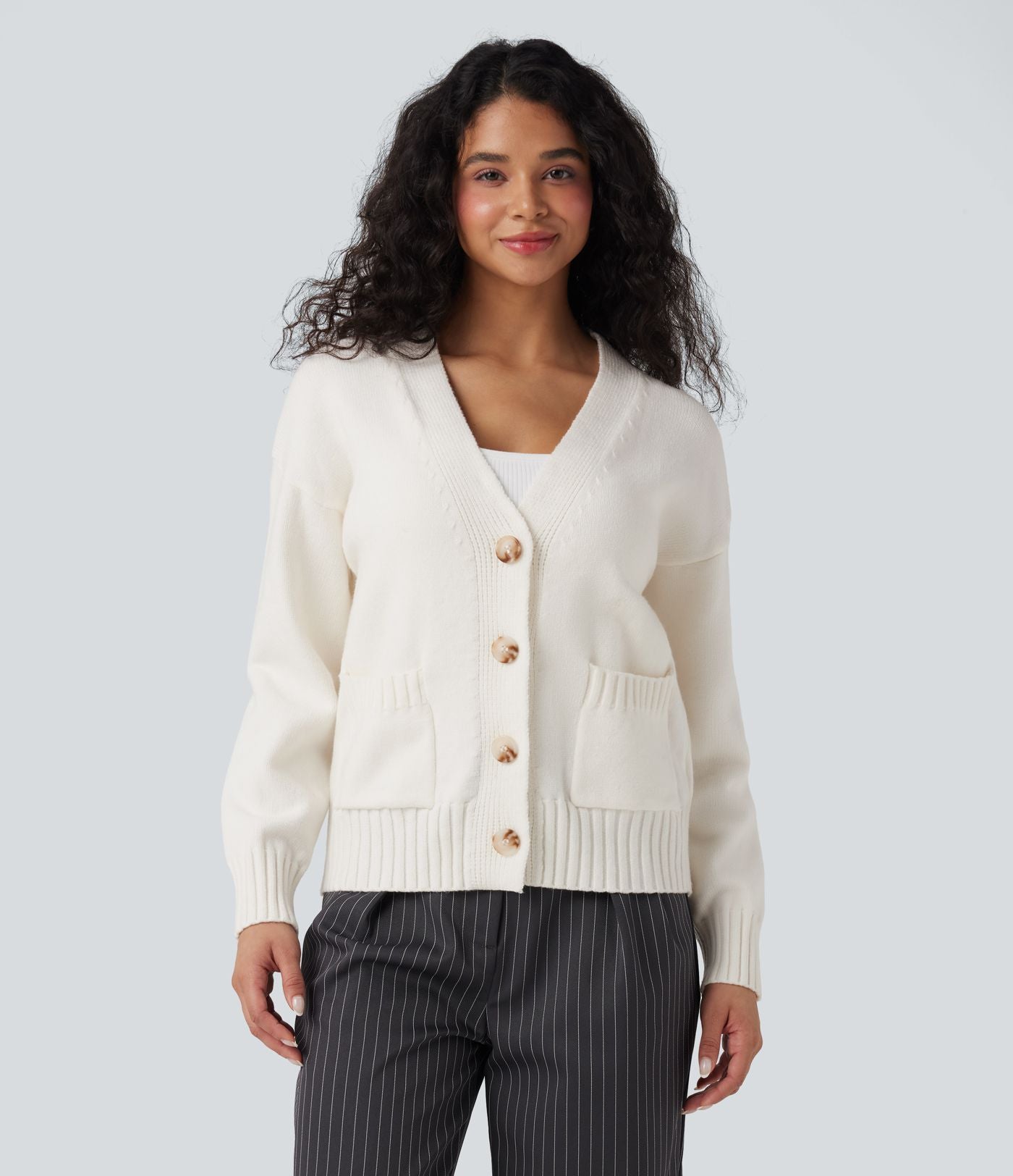 Cardigan tailleur col V manches longues avec poches
