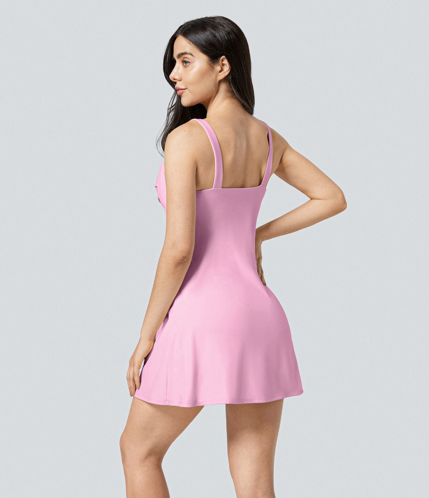 Softlyzero™ Plush Robe Sport Mini à Évasement avec Poches 2-en-1 Dos Nu - Édition Easy Peasy