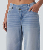Halara Flex™ Jean large asymétrique taille basse avec bouton, fermeture éclair et poches multiples, délavé et extensible en maille