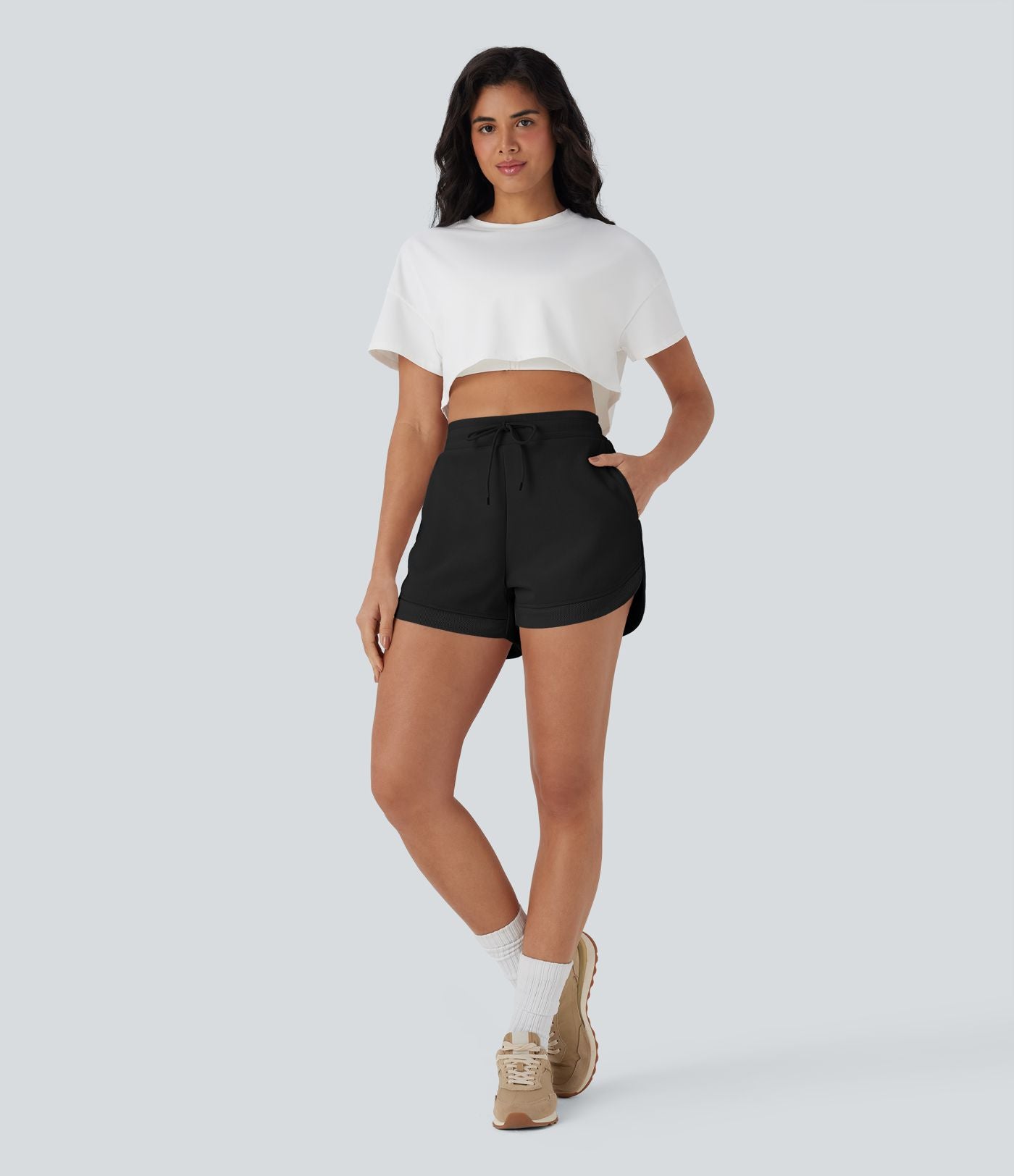 Short de yoga taille haute avec cordon de serrage, filet contrasté, ourlet courbé et poches