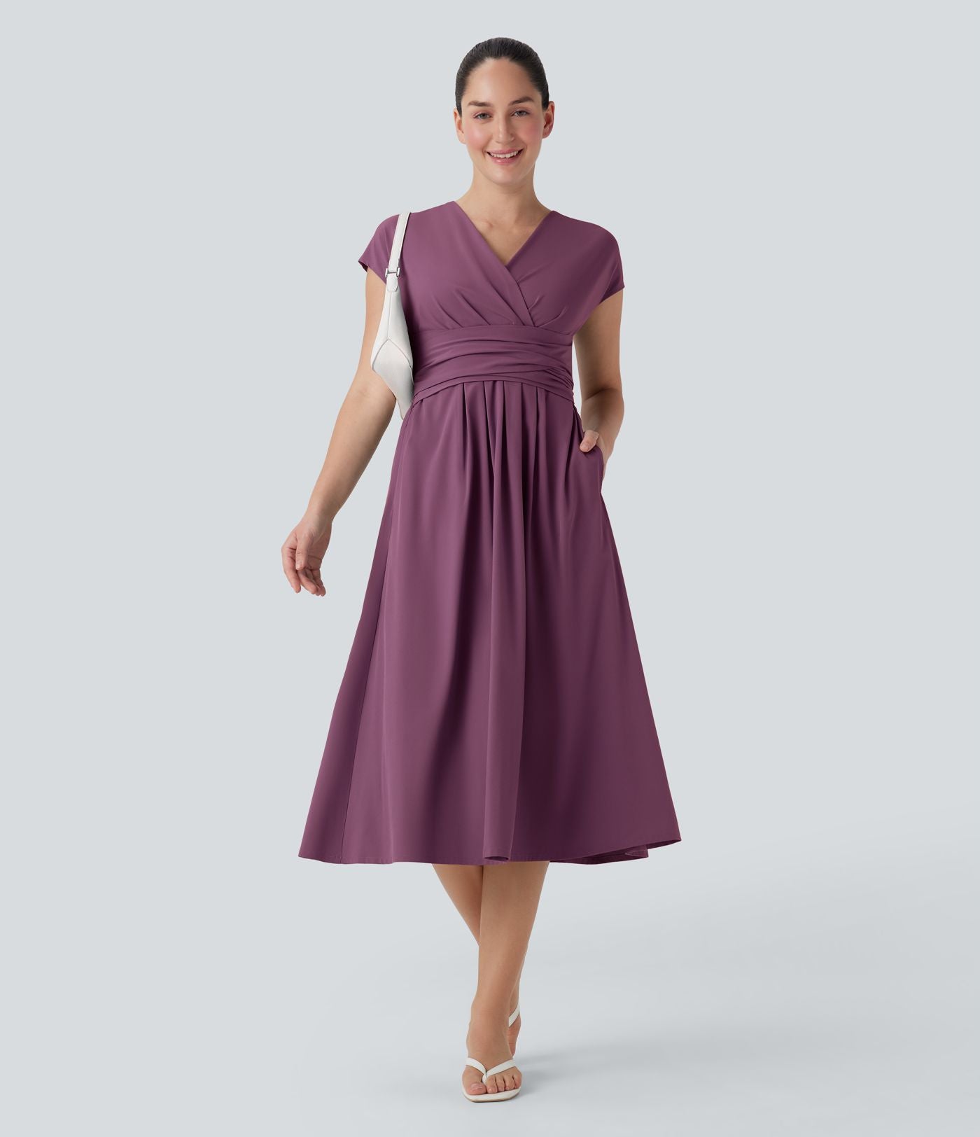 Robe midi Breezeful™ col V manches courtes à liens dans le dos séchage rapide avec poches latérales