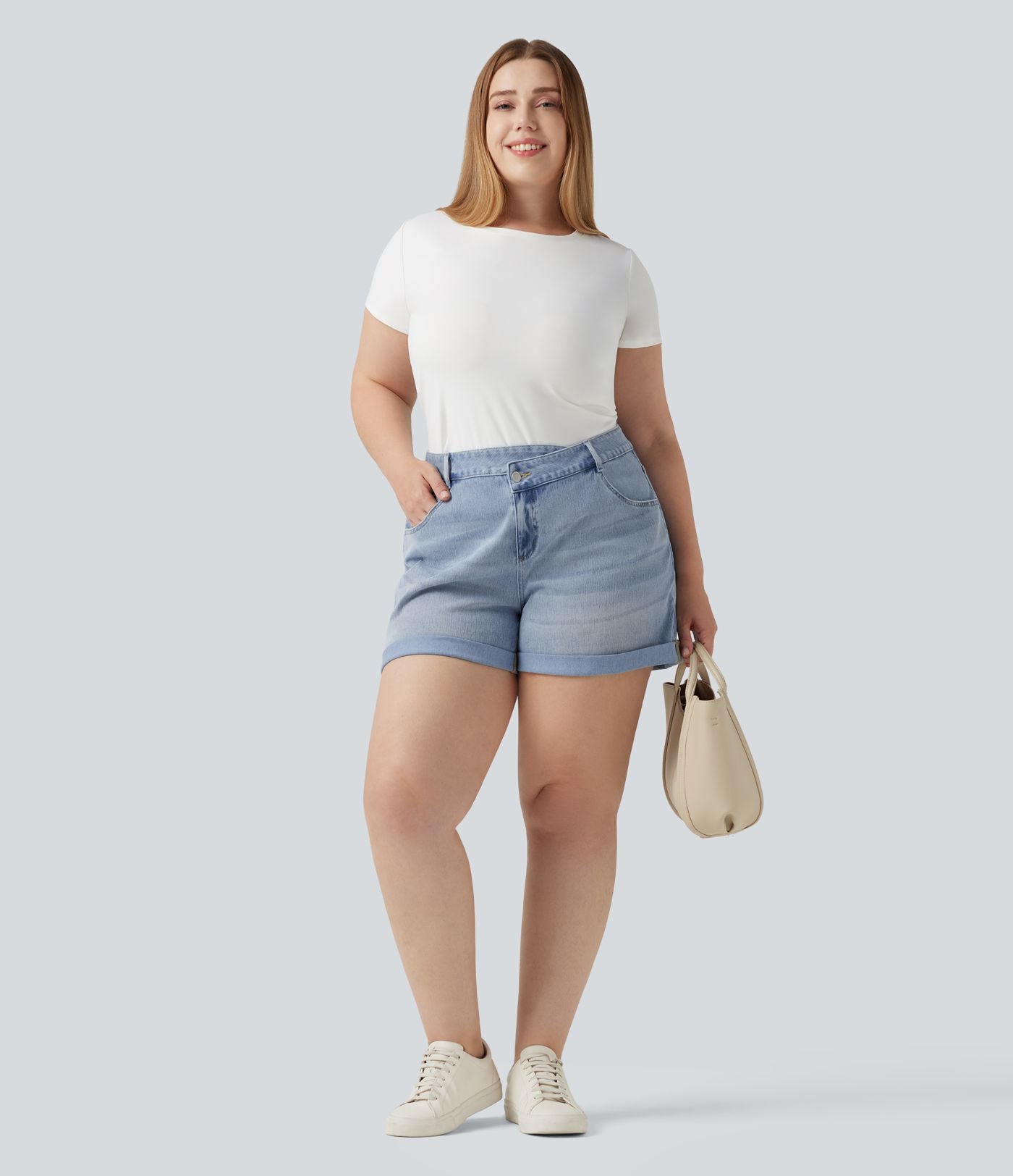 Short grande taille en jean Halara Flex™ délavé taille haute asymétrique avec ourlets retroussés et poches