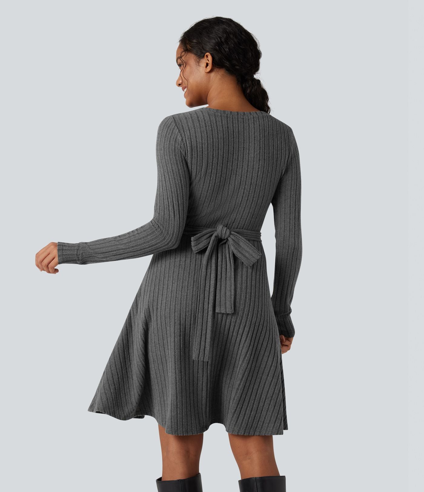 Robe côtelée ceinturée col rond manches longues avec poches