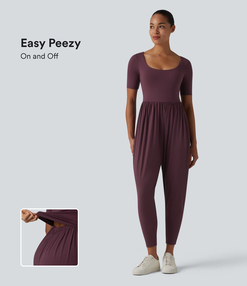 Combinaison décontractée SoftlyZero™ Airy effet frais InstantCool à manches courtes, col rond échancré et brassière intégrée avec poches, accès facile Easy Peasy