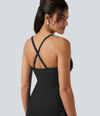Robe de bain 2-en-1 push-up gainante à encolure Queen Anne avec bretelles ajustables, design torsadé, fronces, brassière intégrée et poches