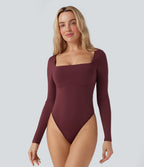 Body tailleur ajusté décolleté carré manches longues avec brassière intégrée