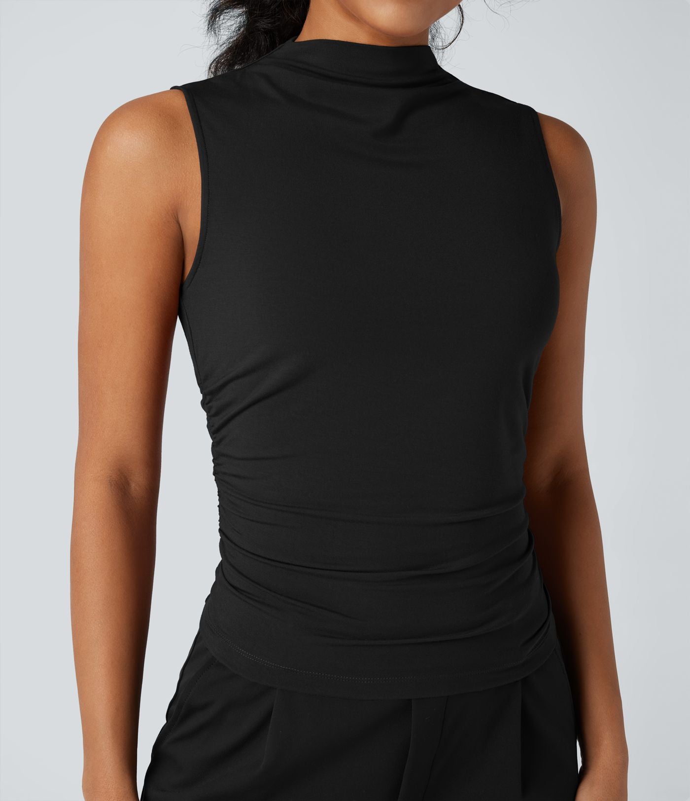 Top tailleur froncé col montant sans manches