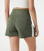 Short baggy de sport taille haute à séchage rapide avec bandes latérales et poches