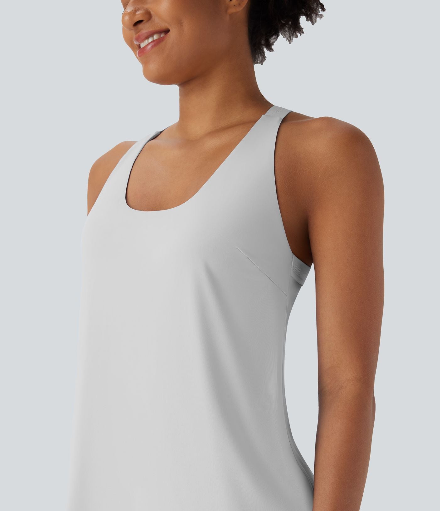 Débardeur yoga dos nu col U avec bretelles croisées, ourlet arrondi et effet frais InstantCool, protection solaire UPF50+