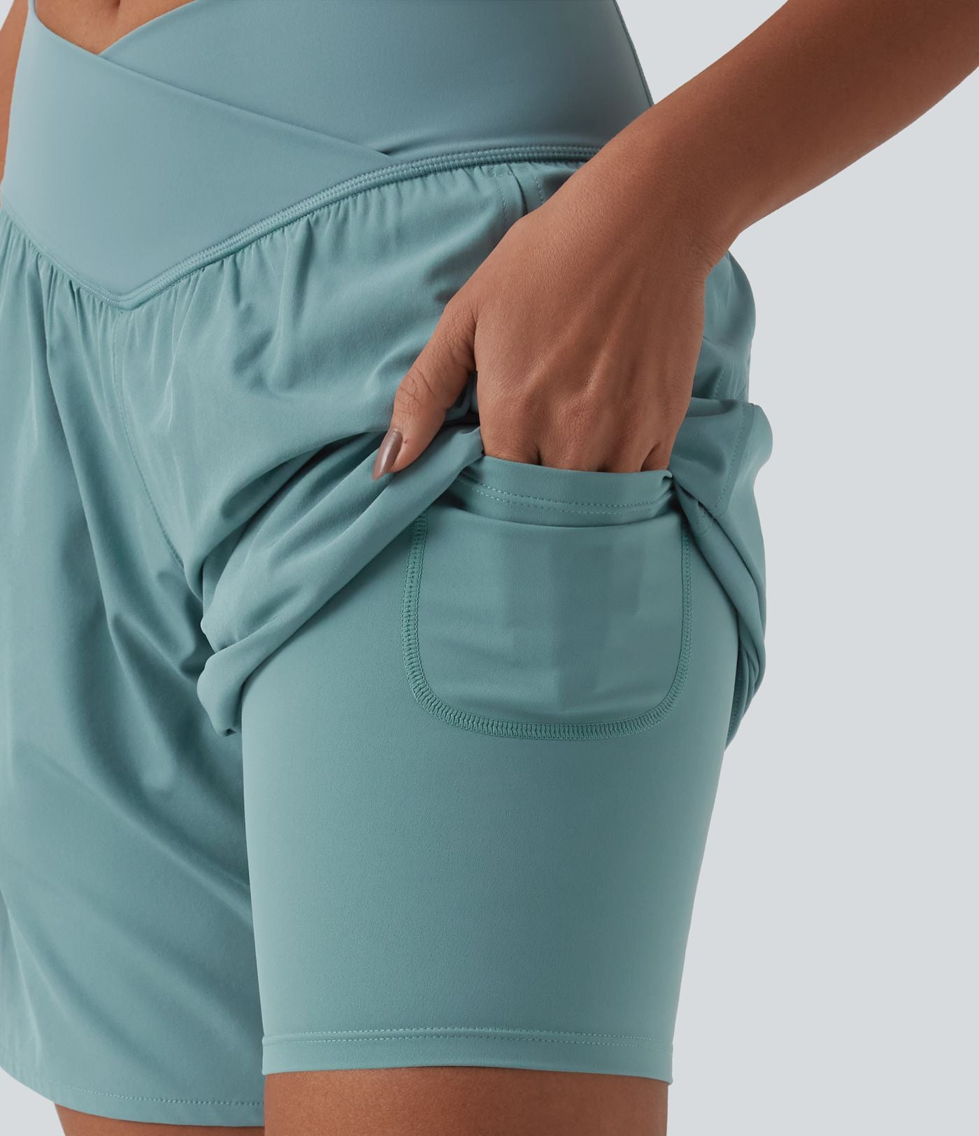 Short de yoga Breezeful™ 2-en-1 à séchage rapide taille haute croisée 17,5 cm avec poches