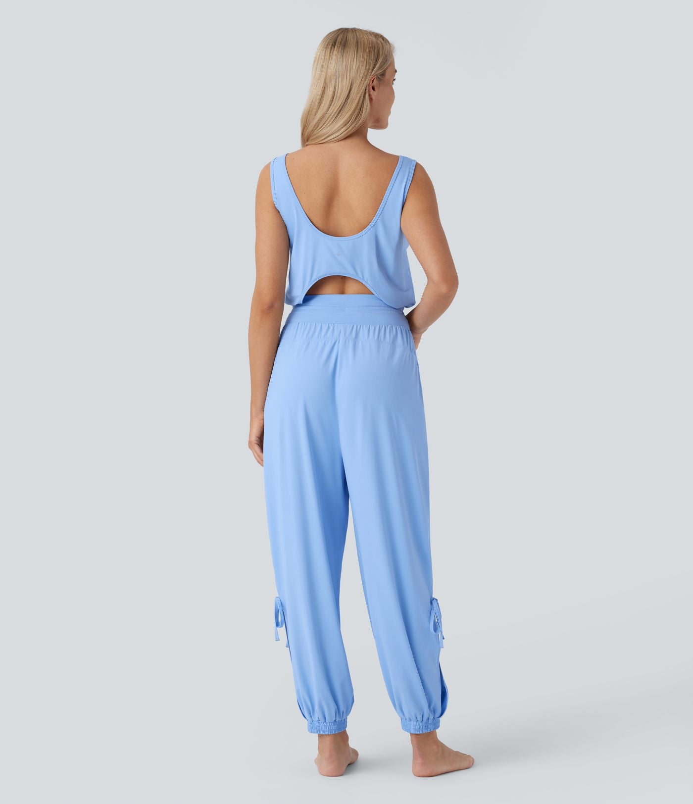 Combinaison de yoga col bateau sans manches dos nu avec découpes et poches latérales à cordon de serrage effet frais InstantCool, protection solaire UPF50+