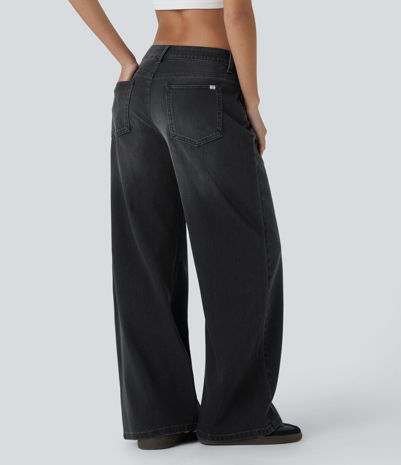 Halara Flex™ Jean large asymétrique taille basse avec bouton, fermeture éclair et poches multiples, délavé et extensible en maille