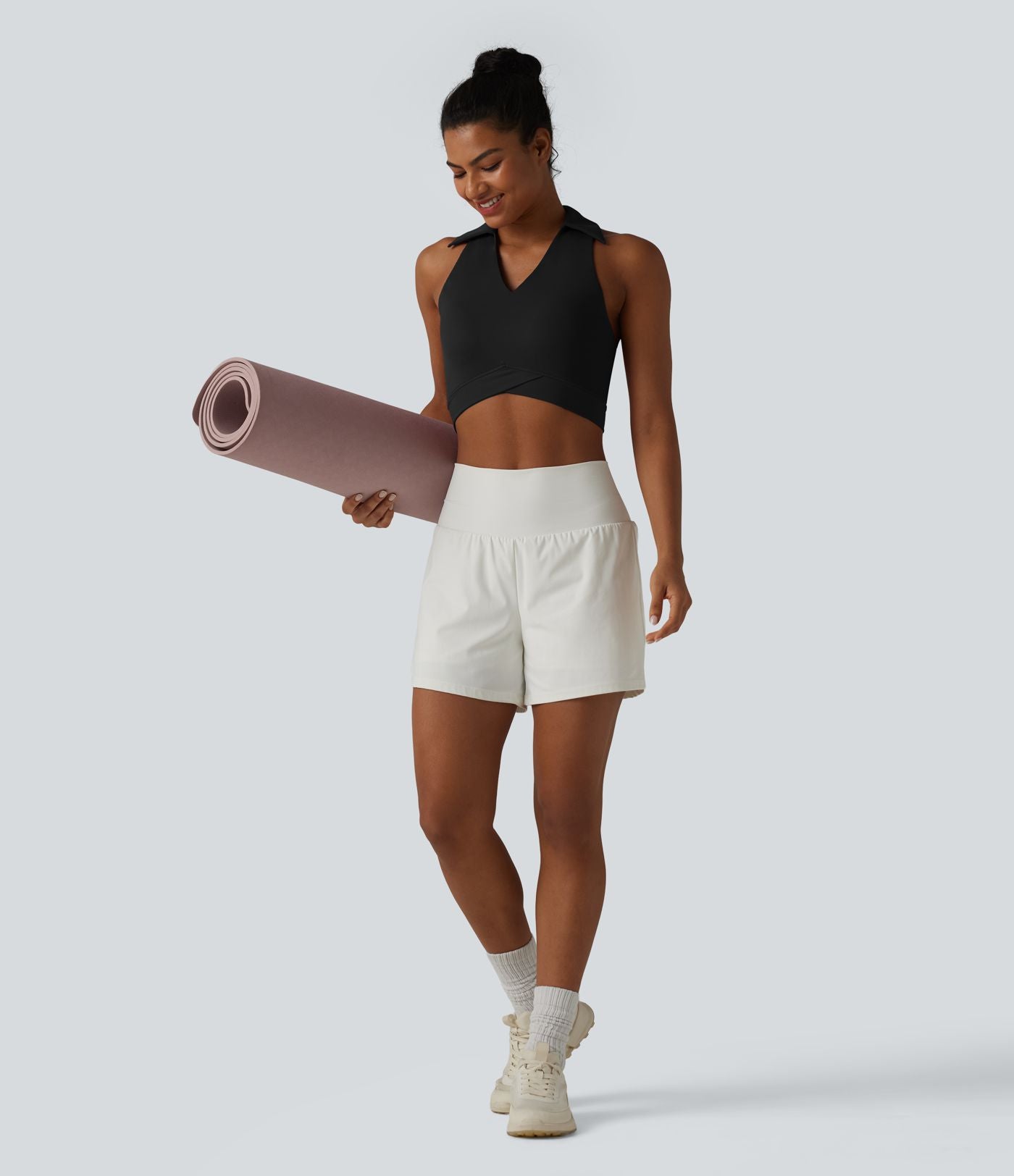 Débardeur de yoga SoftlyZero™ Airy court col V, brassière intégrée, dos nageur, ourlet croisé, à effet frais InstantCool