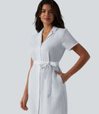 Robe-chemise midi tailleur à manches courtes et col, aspect lin à rayures, ceinturée et avec poches