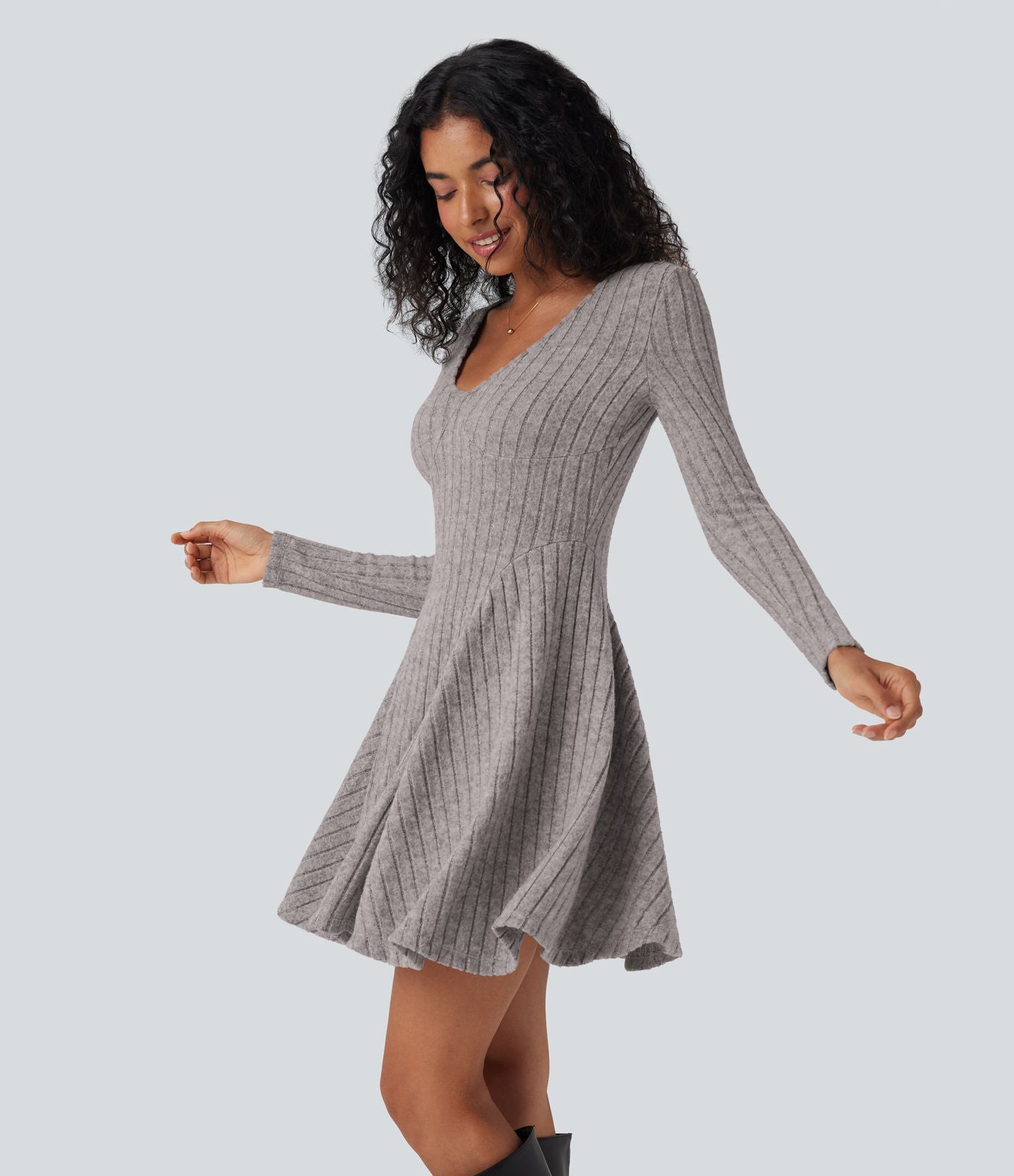 Robe décontractée mini évasée maille côtelée col V manches longues
