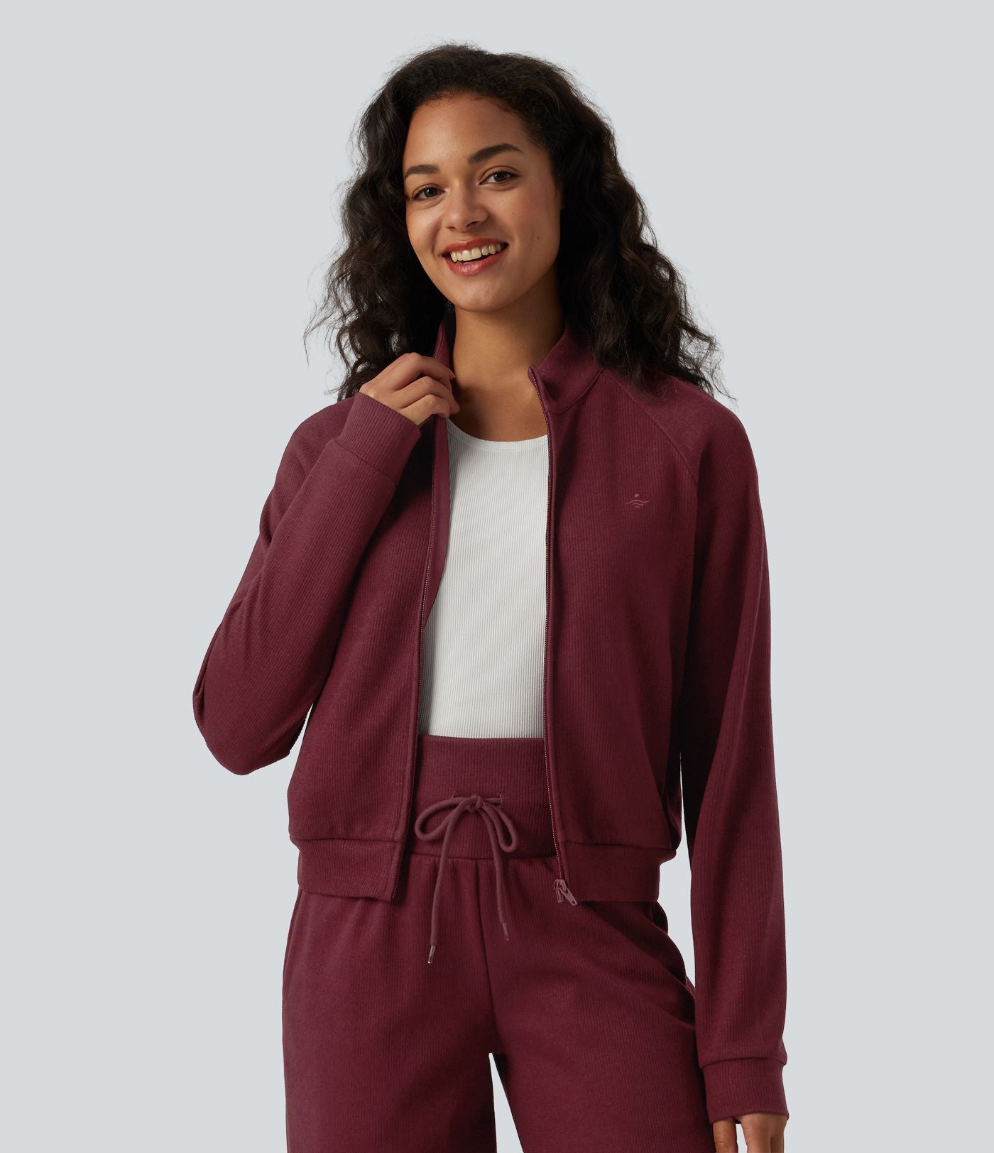 Veste casual côtelée à col montant, manches longues et fermeture zippée avec poches