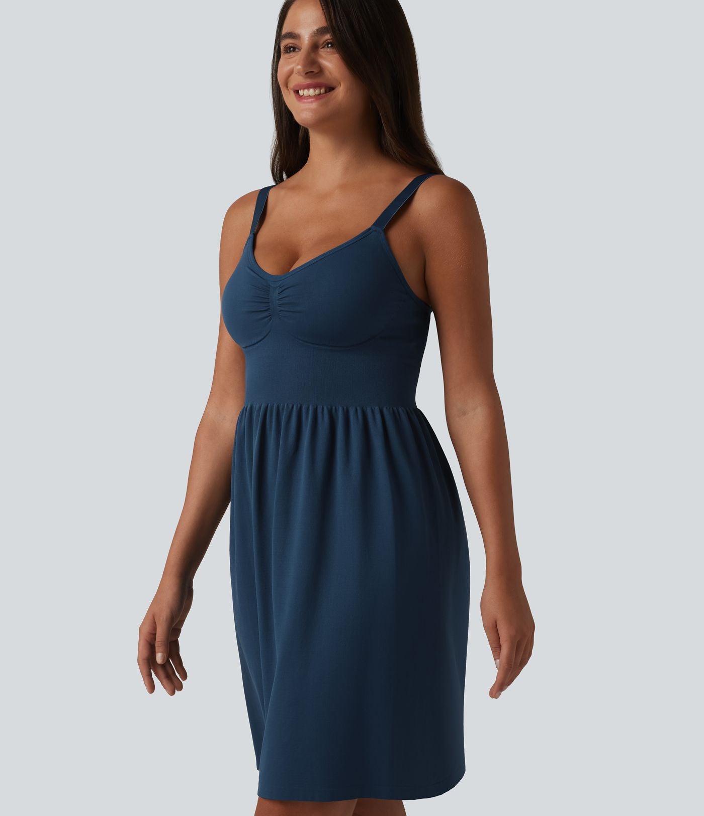 OneForm Seamless Flow Robe casual mini froncée sans couture à décolleté plongeant en V sans manches avec brassière intégrée