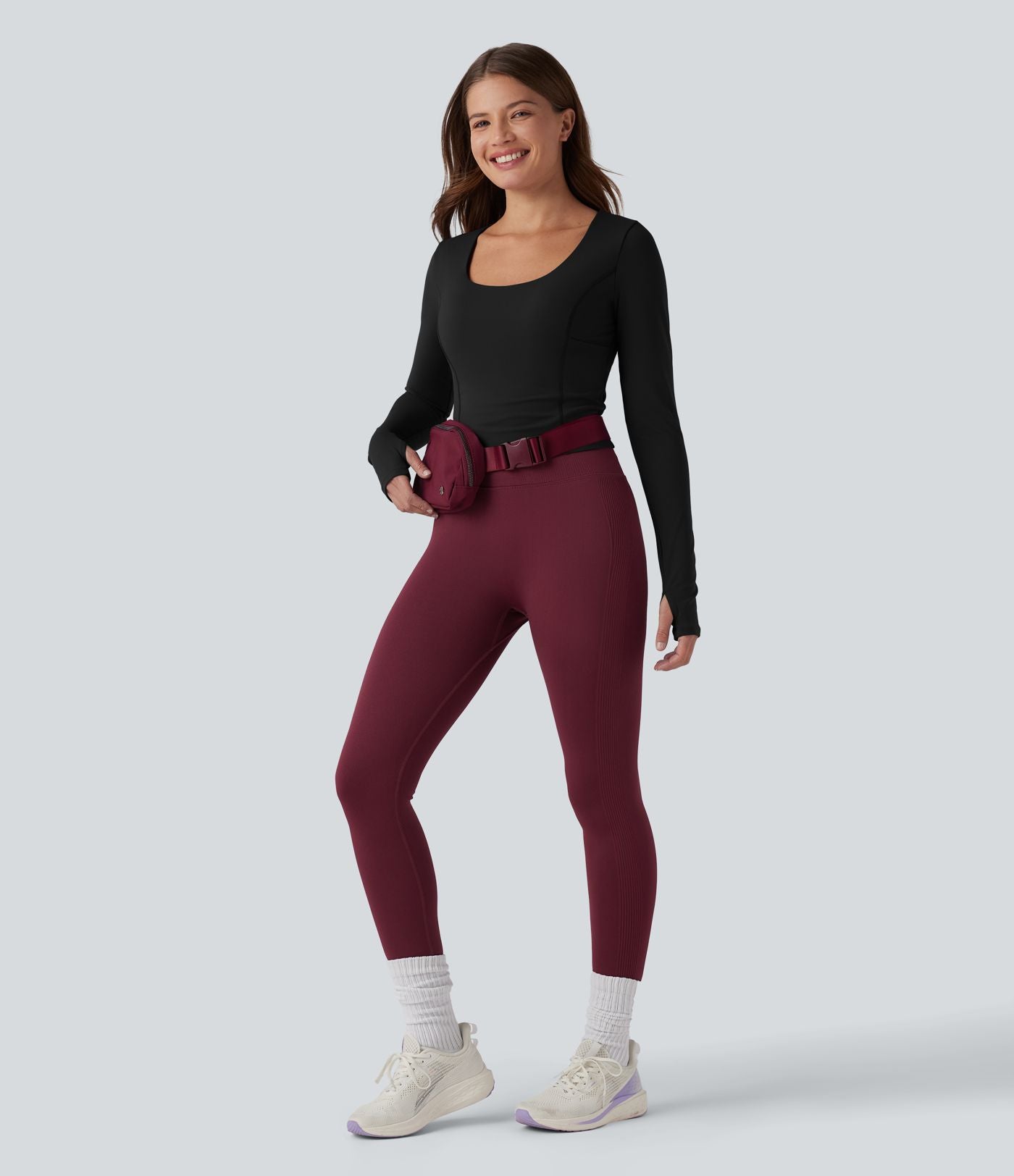 Haut de yoga SoftlyZero™ Plush push-up à col arrondi, manches longues, trous pour les pouces et poches