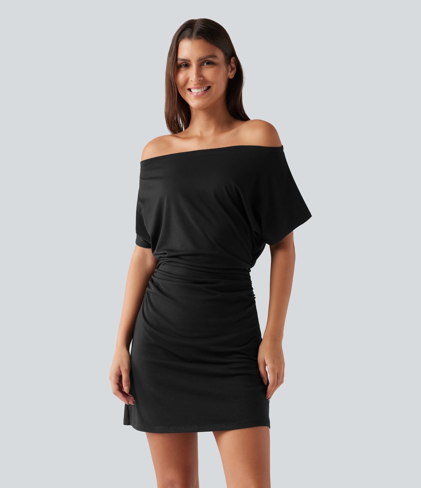 Robe mini décontractée asymétrique une épaule avec détails froncés, effet ventre plat et short intégré