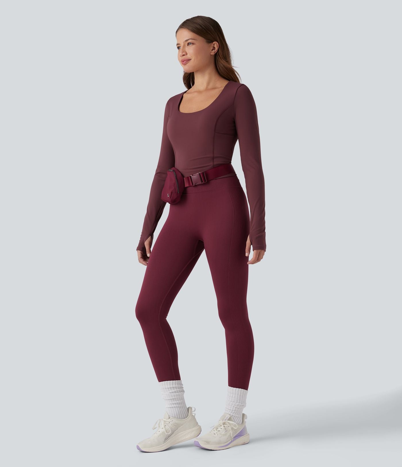Haut de yoga SoftlyZero™ Plush push-up à col arrondi, manches longues, trous pour les pouces et poches