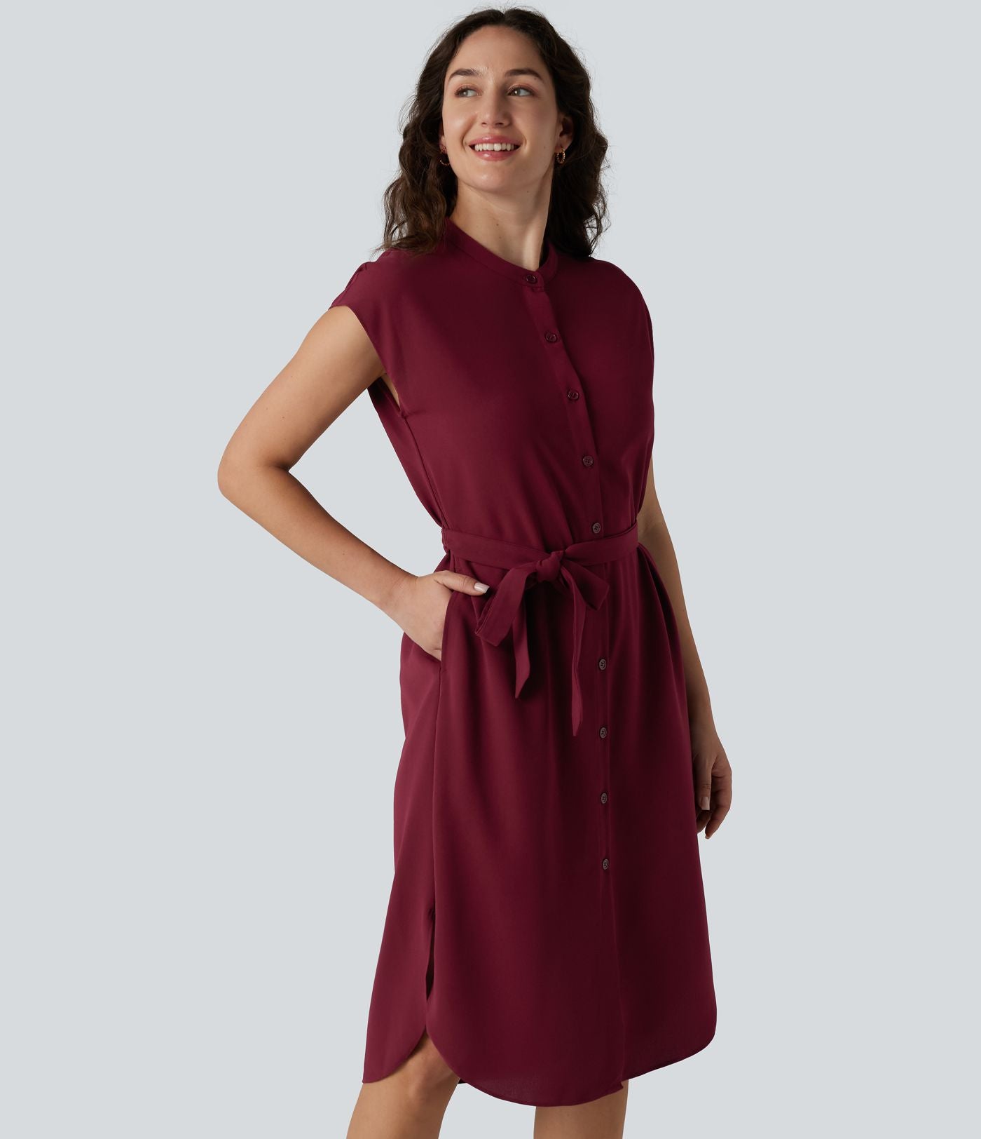 Robe-chemise midi de travail à manches courtes avec ceinture, ourlet arrondi et poches