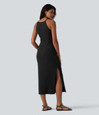 Robe midi à bretelles col rond en maille côtelée