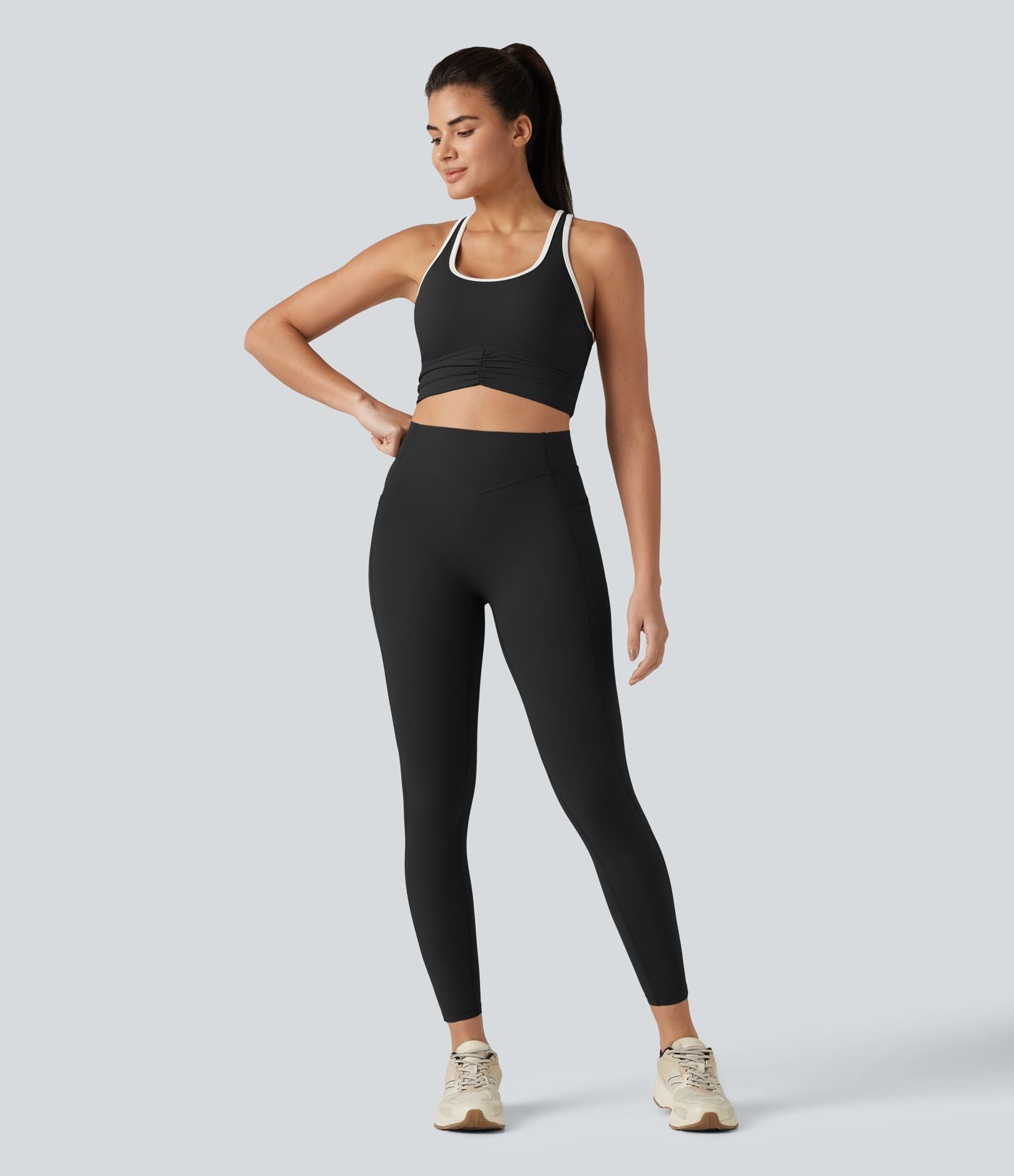 Halara UltraSculpt™ Débardeur de yoga col U dos nageur color block avec soutien-gorge intégré et poche