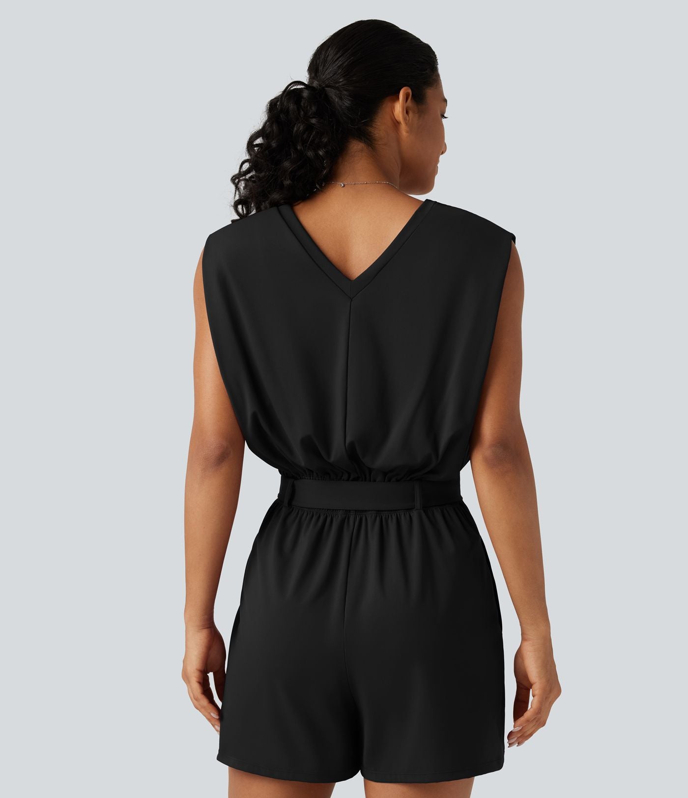 Combishort SoftlyZero™ Airy effet frais InstantCool sans manches à col V avec ceinture, poches et protection solaire UPF50+ avec accès facile Easy Peasy