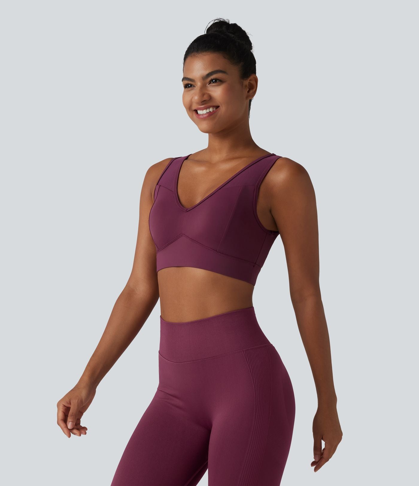 Brassière de sport SoftlyZero™ Airy effet frais InstantCool col V maintien léger avec mesh contrasté et brassière intégrée