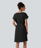 Robe mini esprit bureau défroissage facile, col V, ceinture, manches chauve-souris et poches