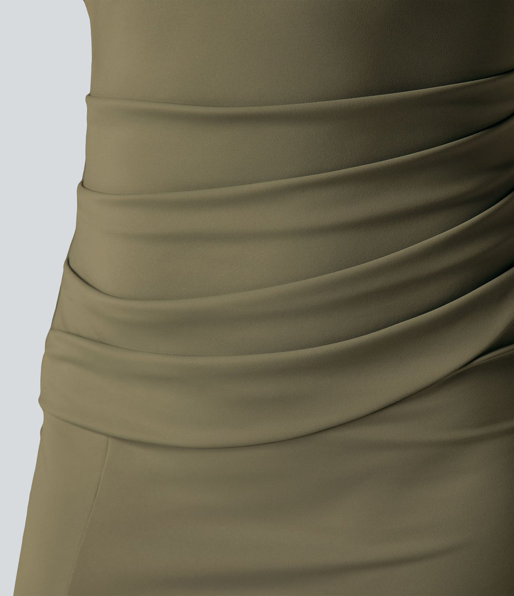 Robe corset midi moulante ruchée à encolure carrée, dos nu, brassière intégrée