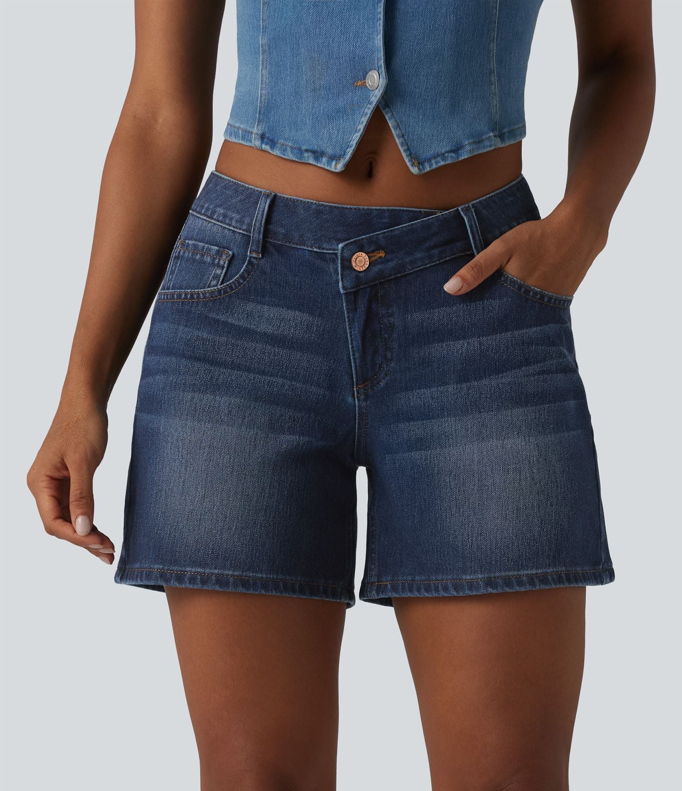 Short asymétrique en jean délavé Halara Flex™ taille basse à poches multiples