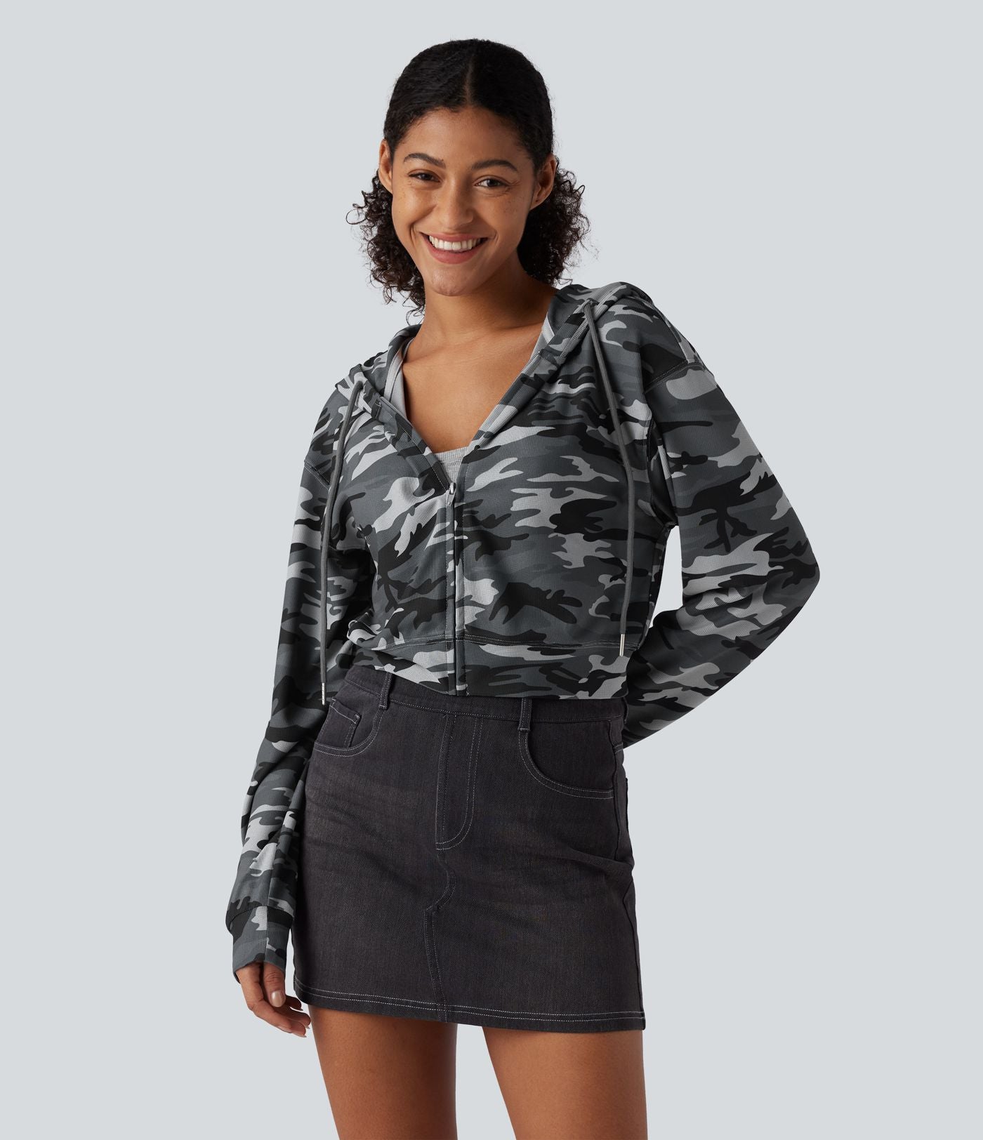 Sweat-shirt décontracté court à capuche, manches longues, motif camouflage et tissu gaufré