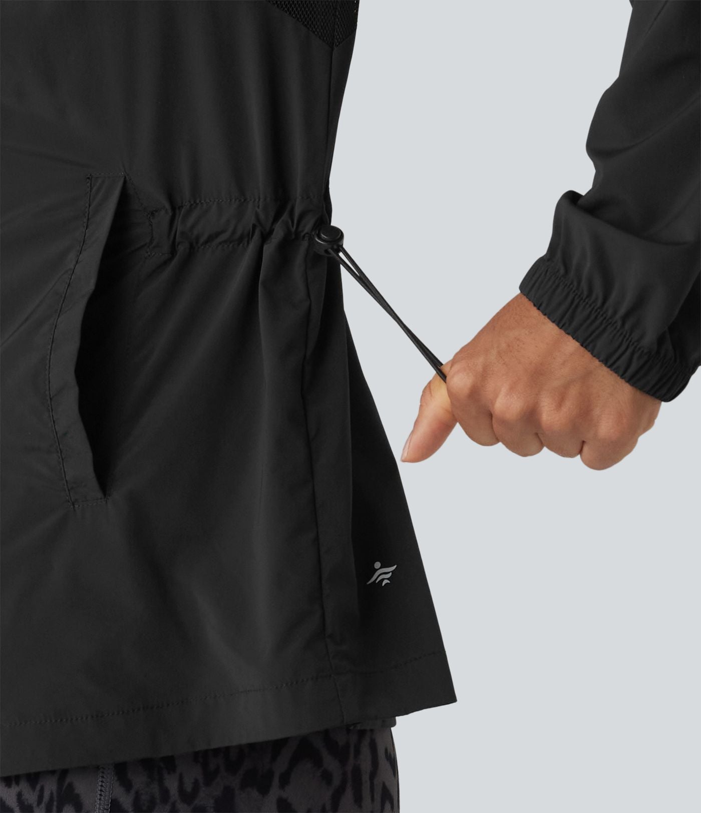 Veste de sport à capuche avec mesh contrasté, cordon de serrage et poches