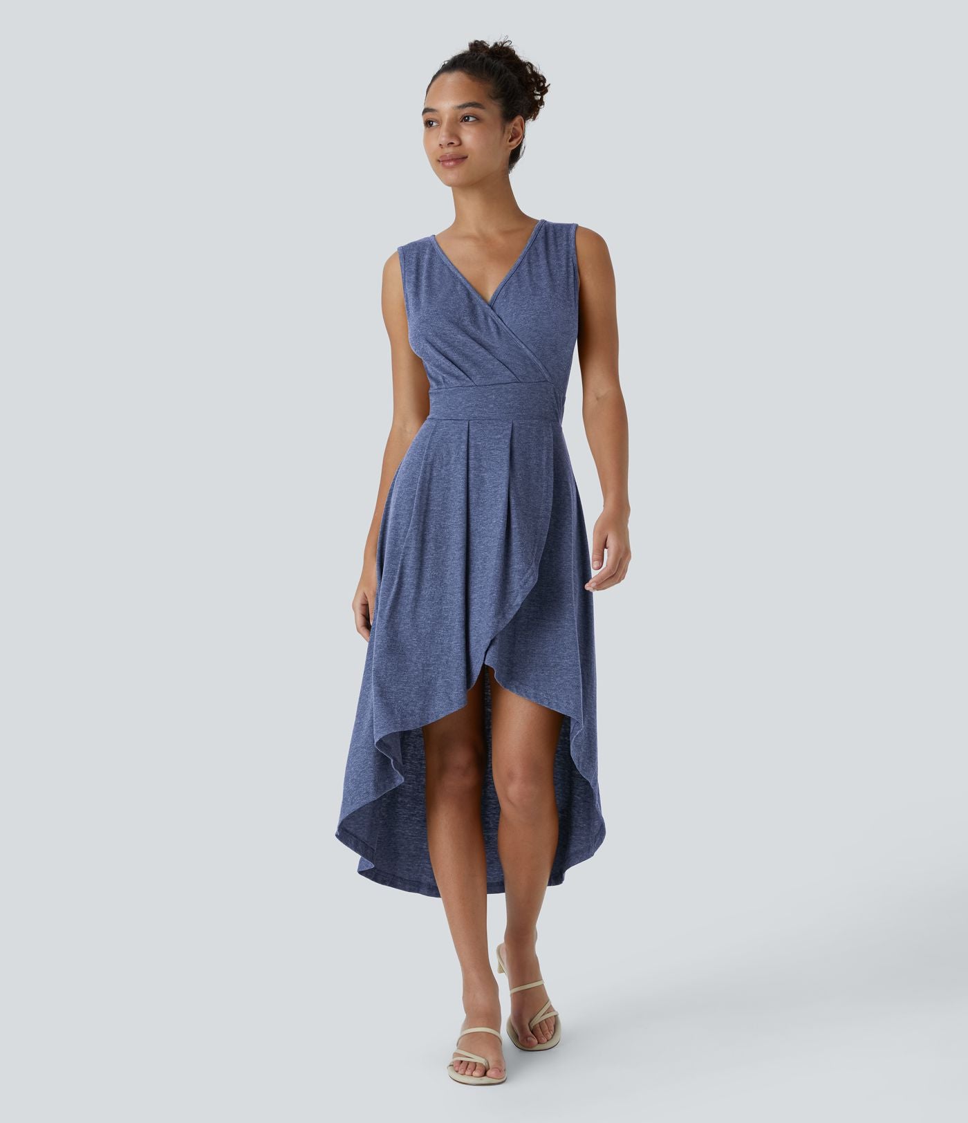 Robe Mi-Longue Plissée Décolleté Plongeant Sans Manches Haut Bas Ourlet Croisé