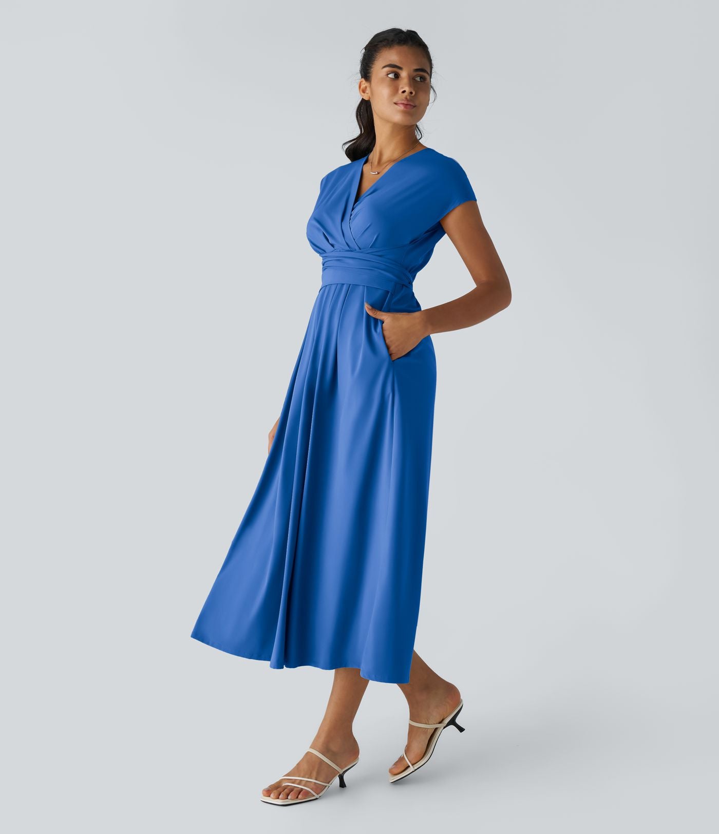 Breezeful™ Robe Mi-Longue Col en V Manches Courtes Poche Latérale Nouée au Dos Séchage Rapide