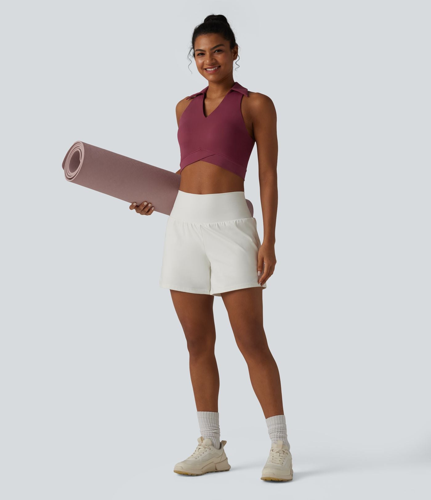 Débardeur de yoga SoftlyZero™ Airy court col V, brassière intégrée, dos nageur, ourlet croisé, à effet frais InstantCool