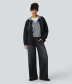 Halara Flex™ Jean large asymétrique taille basse avec bouton, fermeture éclair et poches multiples, délavé et extensible en maille