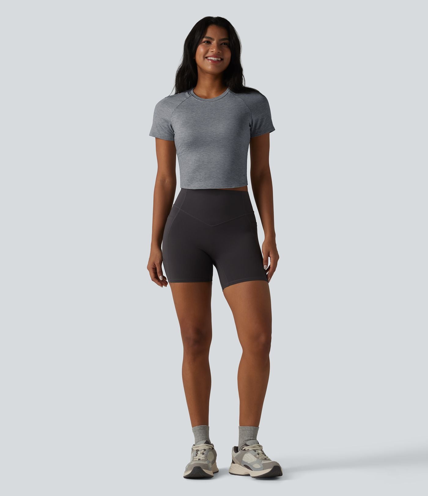 Haut de sport yoga col rond manches courtes avec soutien-gorge intégré
