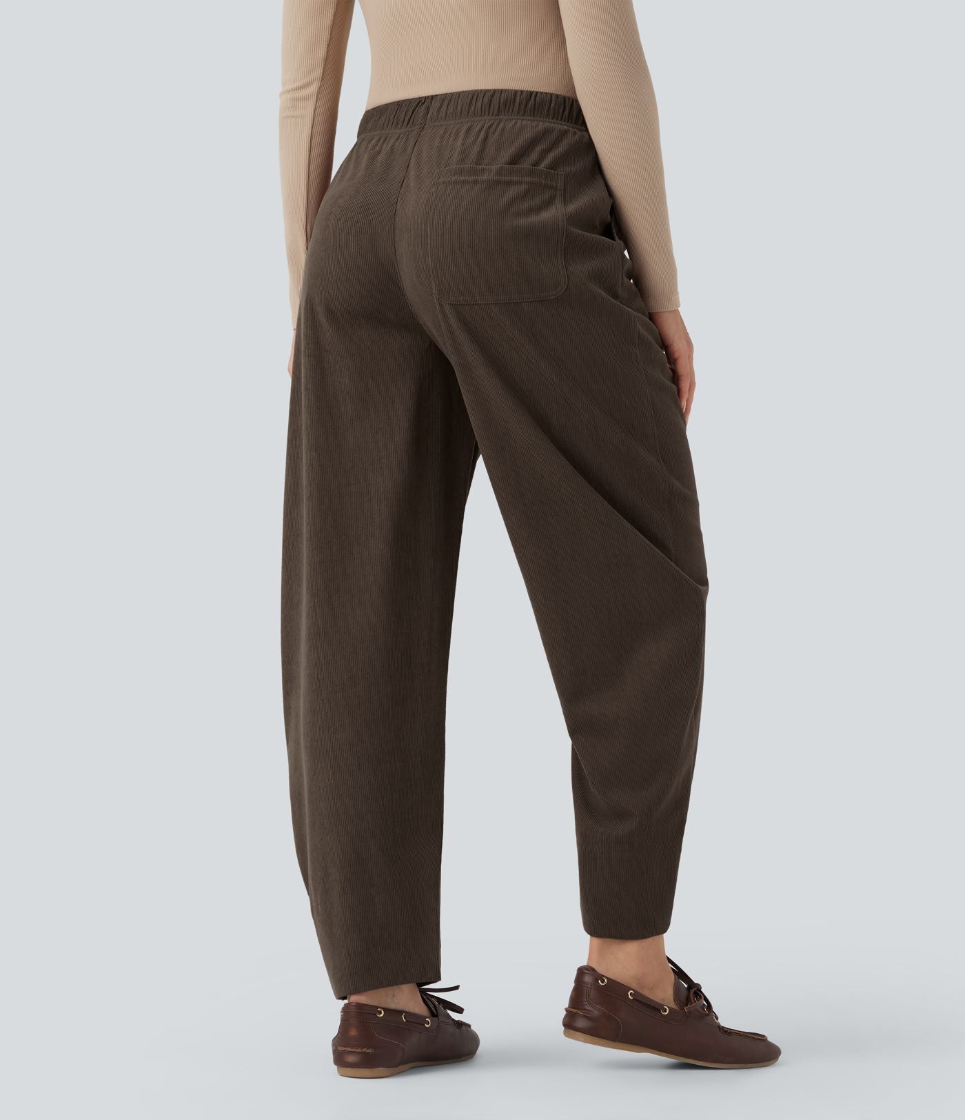 Pantalon taille mi-haute à cordon, jambe tombante en velours côtelé avec poches