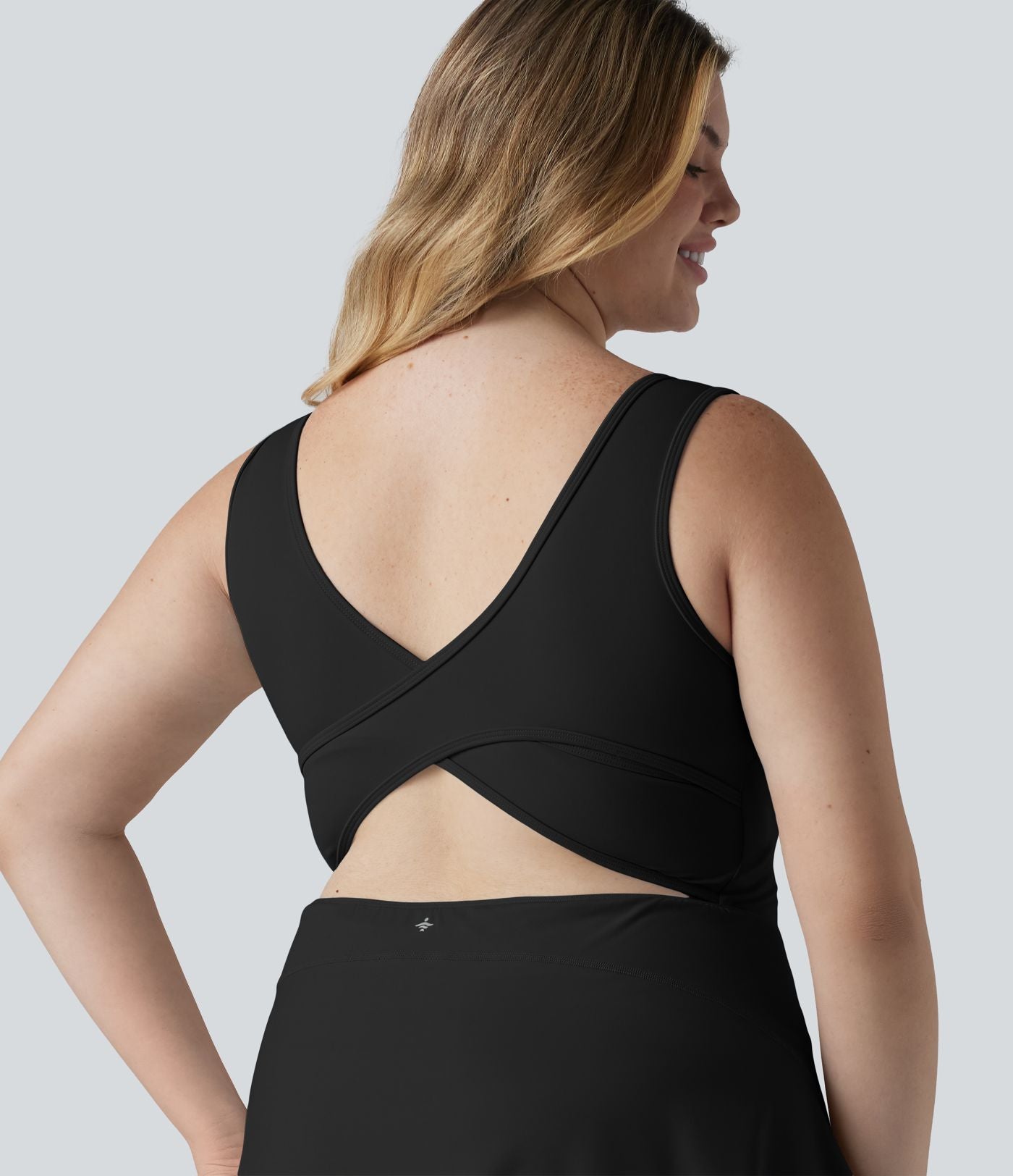 Robe de sport mini grande taille SoftlyZero™ Airy à col U avec brassière intégrée 2-en-1 effet frais InstantCool avec poches, accès facile Easy Peasy