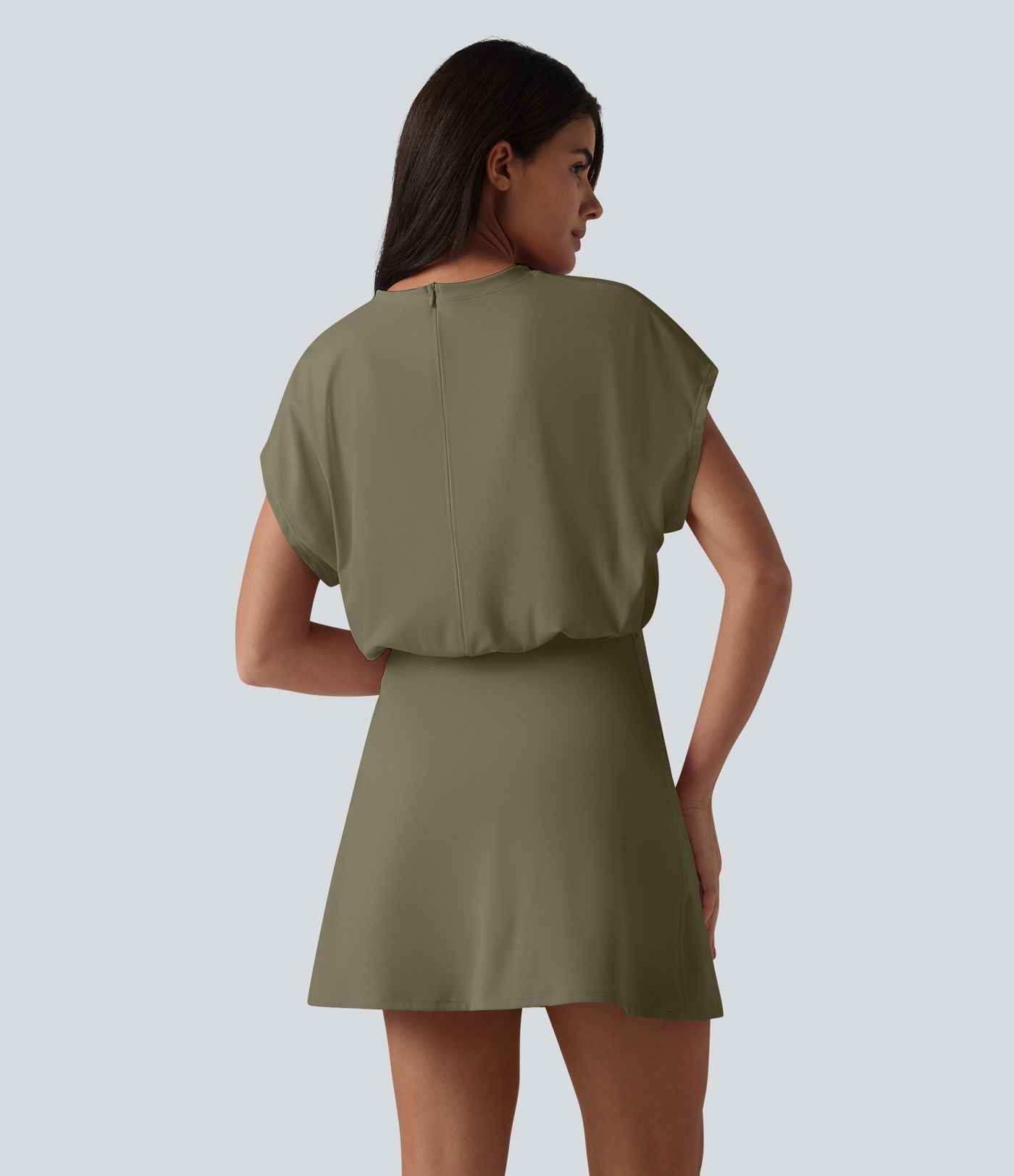 Robe de sport mini de yoga SoftlyZero™ Airy 2-en-1 effet frais InstantCool col rond à manches courtes, demi-zip et poches, accès facile Easy Peasy